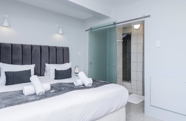 Bantry Bay Studio. Pool & Ocean Views