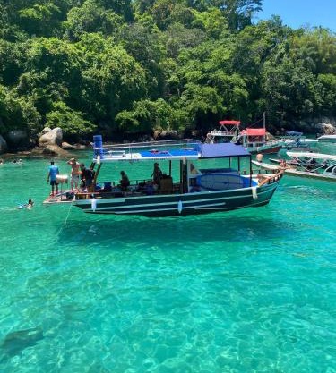 Barco Ilha dos Cocos passeios e pesca esportiva em Paraty