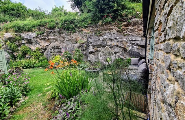 Barn + Cliff Garden Quey Frome Longleat Bath BoA *