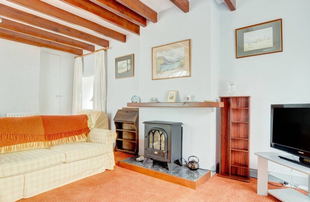 Barn End - Two Bedroom House, Sleeps 4