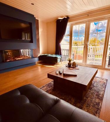 Barneys Retreat - Lakeside Getaway