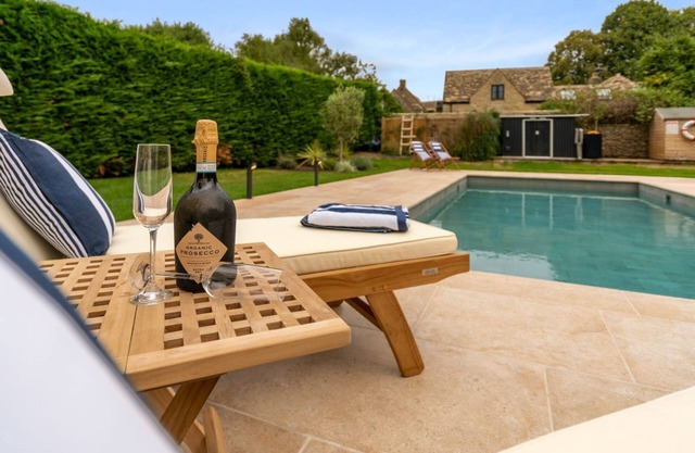 Barns Lee, Eastcourt - sleeps 9 guests in 5 bedrooms
