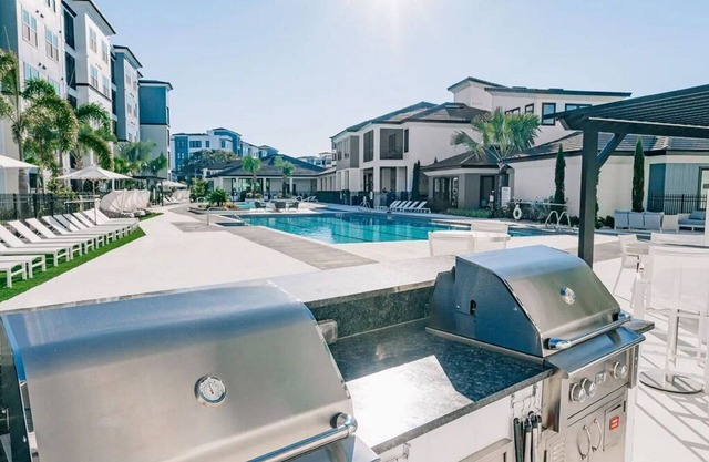 Barsala l Modern 1BD w/sofabed, Resort-style Pool