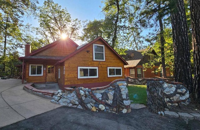 Bass Lake Cabin-Pet Friendly