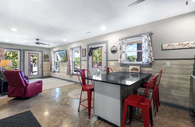 Bass Point Bliss – Resort Rental