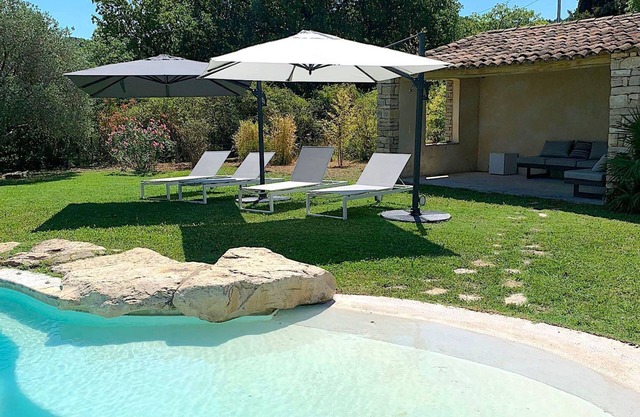 Bastide 350m² renovated, magnificent view of Provencal village