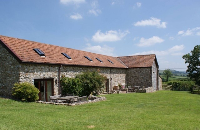 BATTENS, pet friendly, country holiday cottage in Colyton