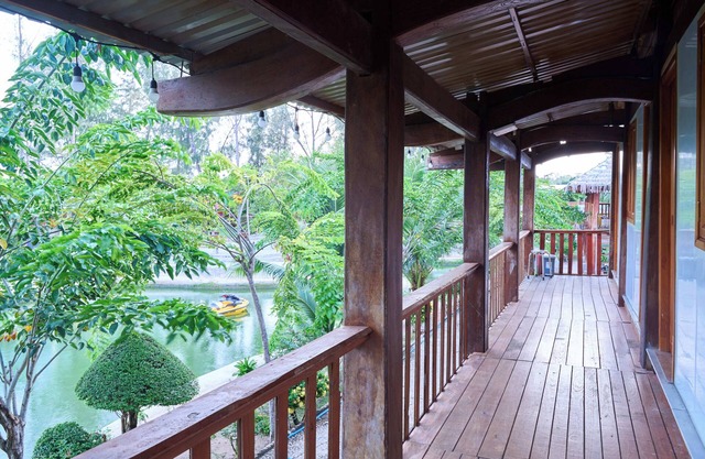 Bau Trang U&ME Glamping Resort