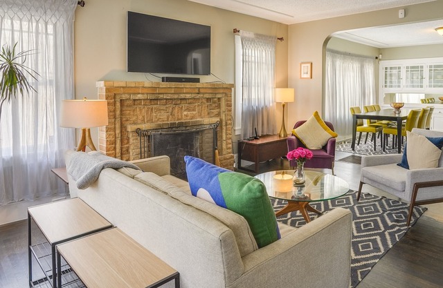 Bay Area Vacation Home ~ 6 Mi to Downtown Oakland!