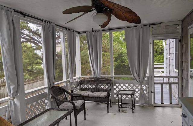 Bay Beach Bungalow- 18 Pinewood Road
