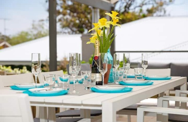 Bay Dream Believer, Ample Boat Parking, Pet Friendly 4 br Holiday House Shoal Bay