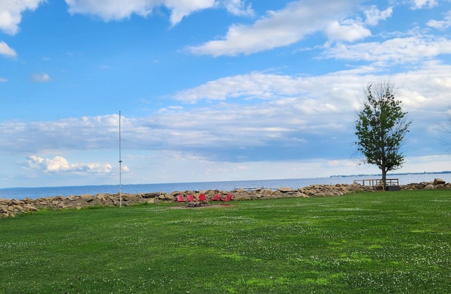 Bay front property! Family friendly and just 30 minutes to Green Bay!