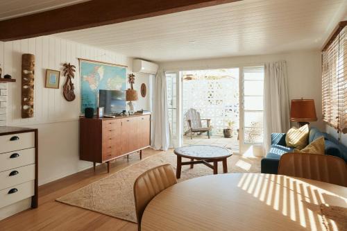 BAY PROPERTIES . The Sailors Bungalow