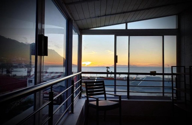 Bay-Side Apartment, Gordon's Bay