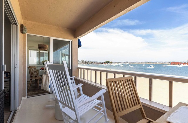 Bay View I by Avantstay Stylish Mission Beach Home on the Sand!