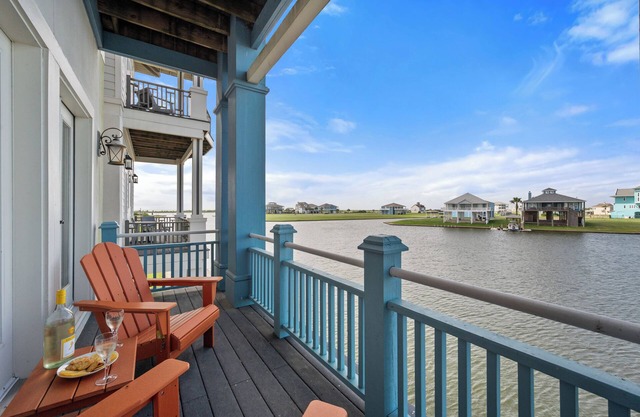 Bayfront + BBQ + Kayaks + Elevator + 5 Mins From Beach