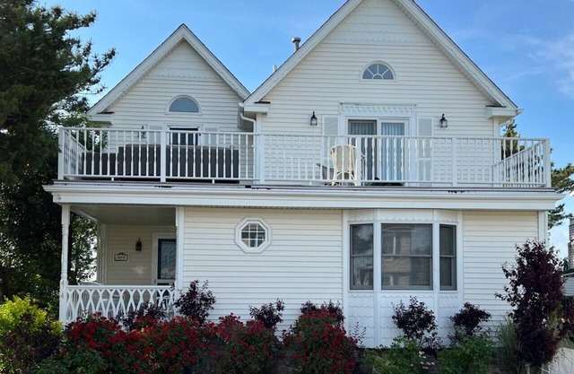 BAYFRONT BEAUTY! Spectacular sunset & wetland views, a boatslip, jetski dock, private, tranquil location