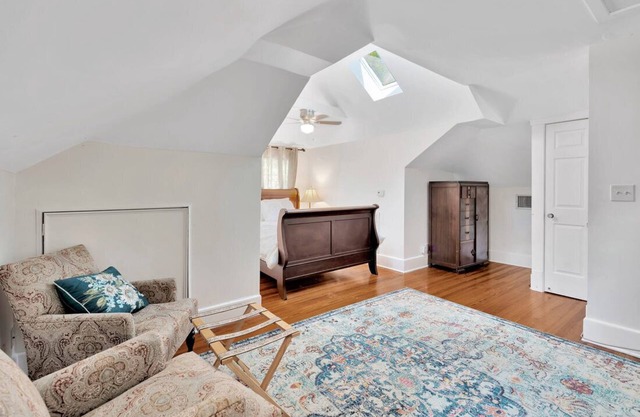 Bayshore Room at ONE Inn, near Downtown St. Pete: Ideal for all guests