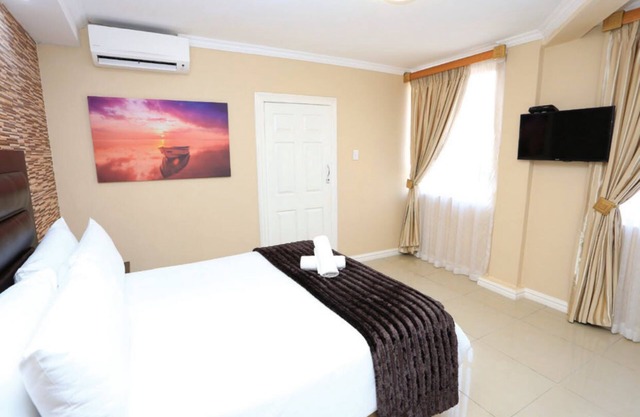 Bayside Hotel 100