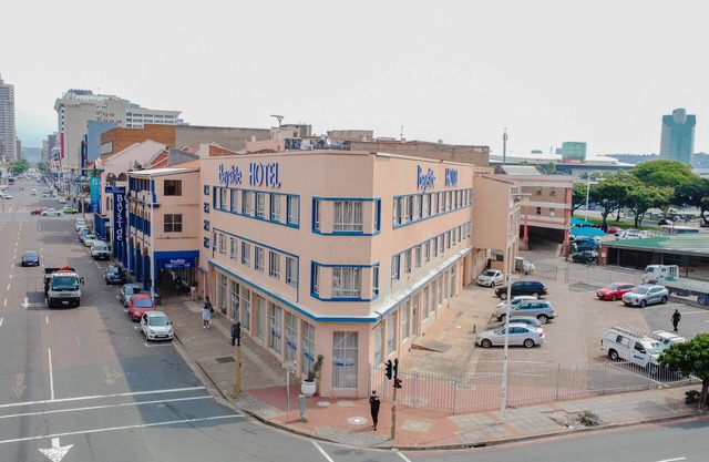 Bayside Hotel 116