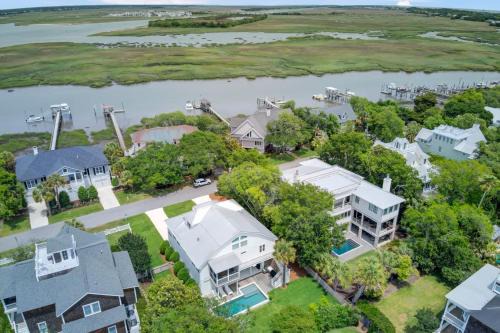 Be a Sullivans Local 1307 Cove Avenue by AvantStay Pool Outdoor Living