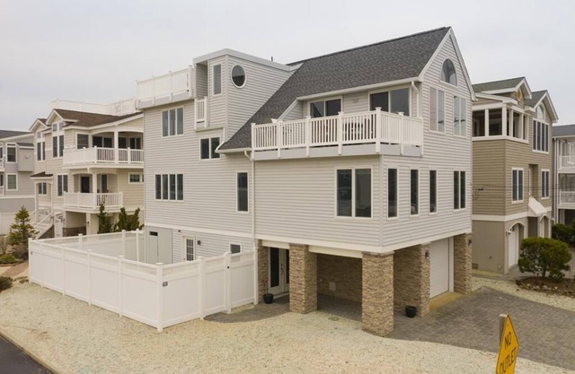 Beach Badges. Private Yard. WIFI. Holgate Single Family Ocean Views. 50 steps to beach