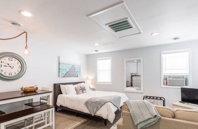 Beach Bungalow Getaway ★ Recharge, Refresh, Renew