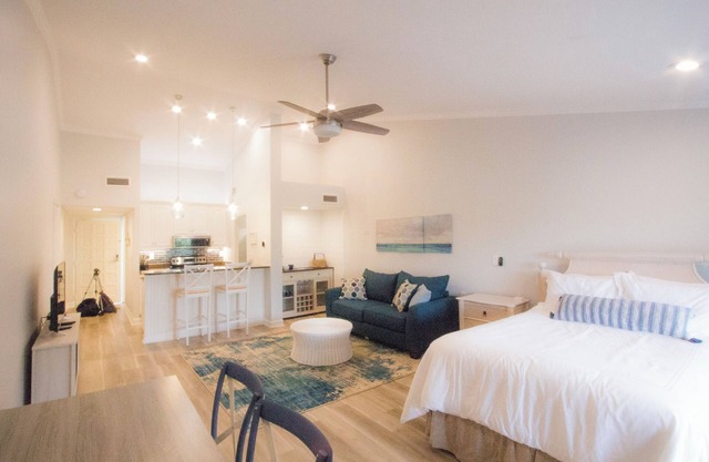 Beach Condo in Sawgrass Country Club - Steps From the Sand! Recently Renovated.