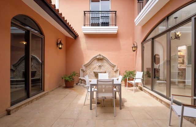 Beach front 4 bedroom House and Private Pool