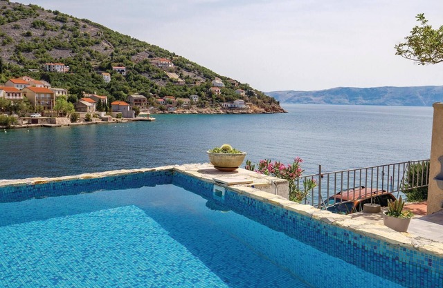 Beach front home in Klada