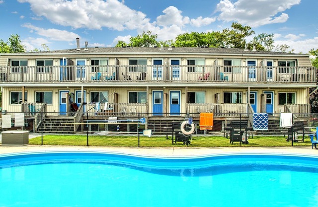 Beach front- Wasaga Beach/AC/BBQ/Near Blue Mountain