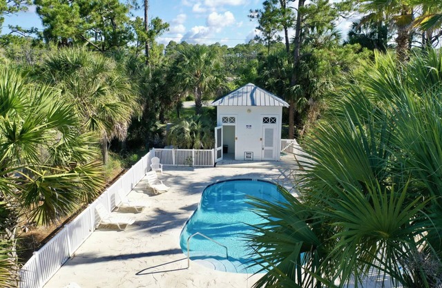 Beach House - Cottage at Indian Summer