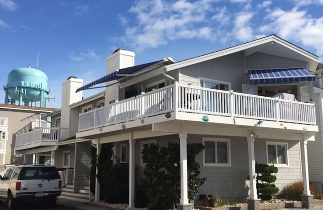 Beach house . Families and pet friendly. 217 82nd Street South