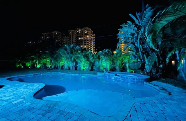 Beach House-Game room-Downtown-Heated Pool-HotTub