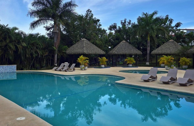 Beach house in Coronado | 3 bedrooms, private club and social area