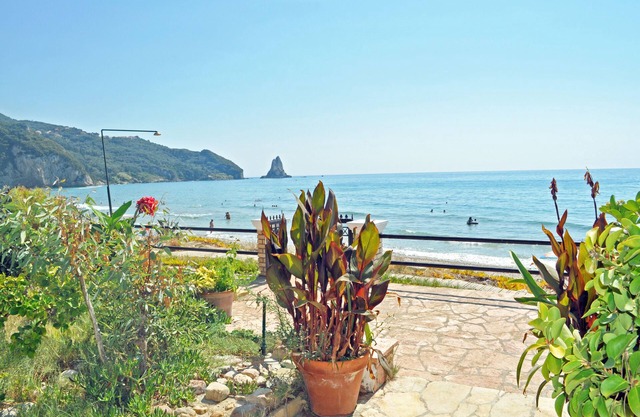 Beach House Yannis in Agios Gordios Beach on Corfu