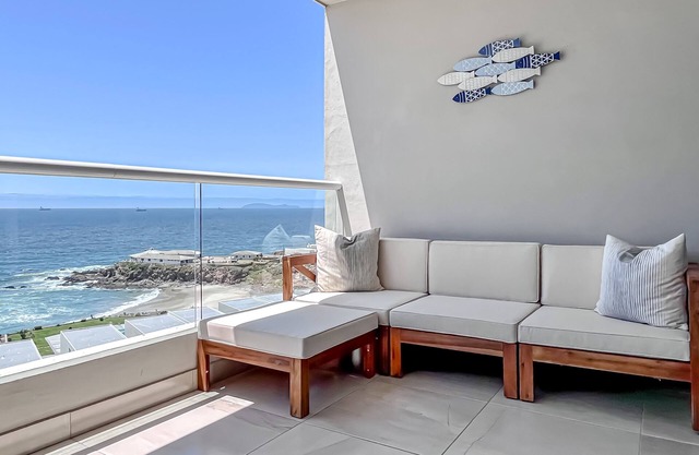 Beach&Sun-JollaExcellence-IndoorPool&BeachAccess