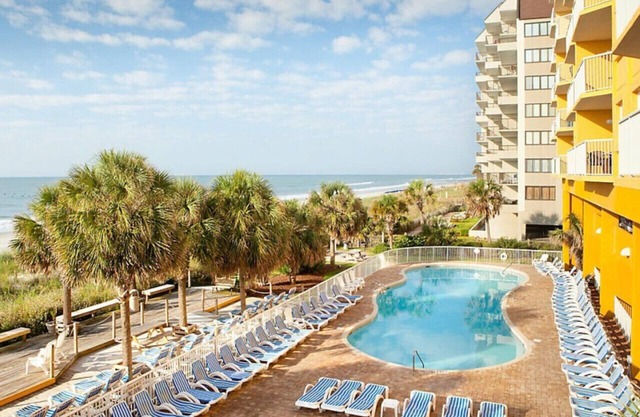 Beach themed 1BD condo with resort amenities including lazy river