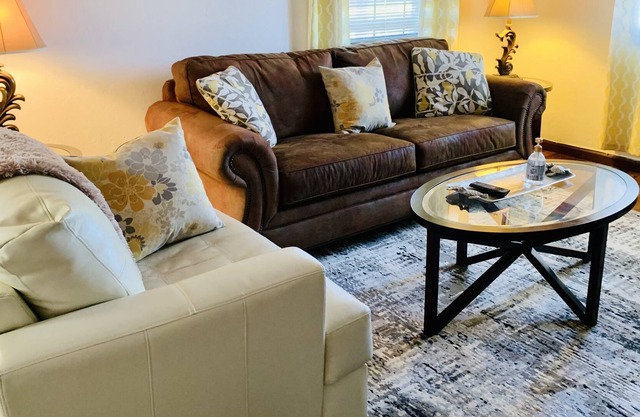 Beach Villa Cottage -OCEAN DRIVE (A1A) Steps to the Beach, Free WiFi & Parking