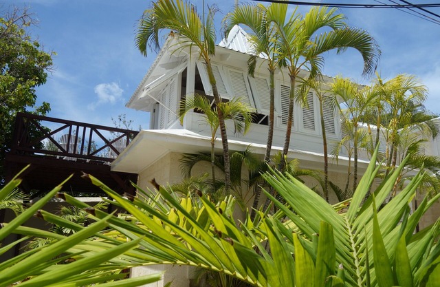 Beachfront 1 bedroom apartment at the Inchcape Seaside Villas estate