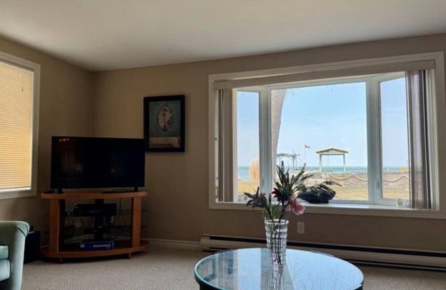 Beachfront 5BDRM Lakehouse
