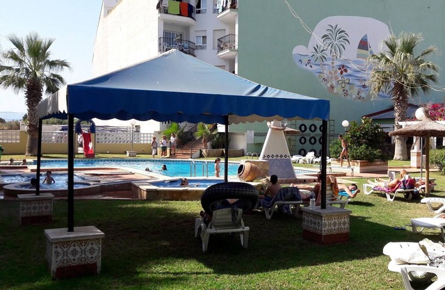 Beachfront Apartment with Pool and Garden Access in Alcalà de Xivert