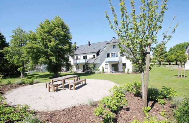 Beachfront apartment with balcony, use of swimming pool and sauna - Rex Rugia apartment 12-8 -