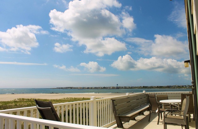 Beachfront - Best Views in Town! Sweeping Ocean & Skyline Views!