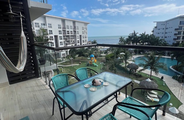 Beachfront getaway : Swimming pools : The best sunsets : Caracol Beach