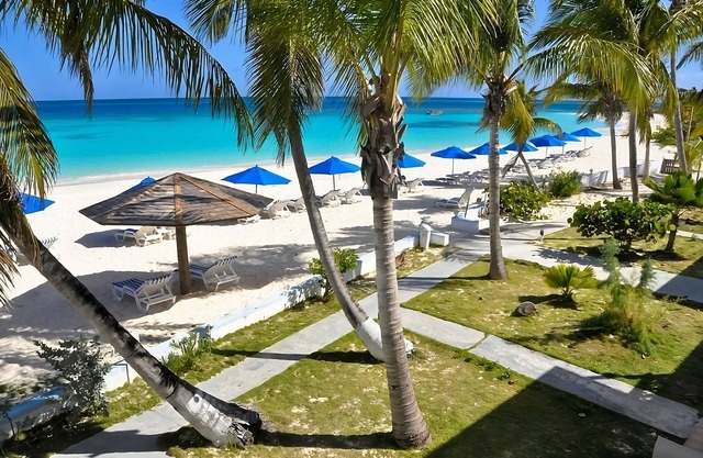 Beachfront Hotel! Spacious 2 Bedroom with Fully-equipped Kitchen & Balcony!