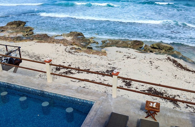 Beachfront Home Casa Tortuga