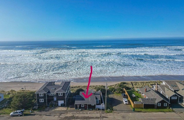 Beachfront Home, Spacious Deck Overlooking Ocean and Private Path to the Sand