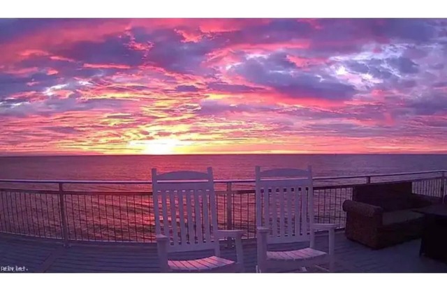 ☆ Beachfront Home w/Stunning Views, Hot Tub, Luxury Kitchen & Private Beach!