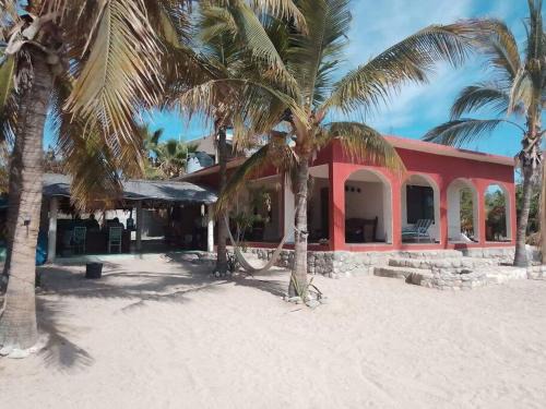 Beachfront house in a beatiful n' perfect location